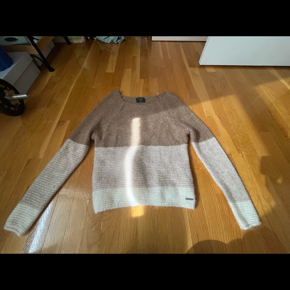 Abercombie sweater